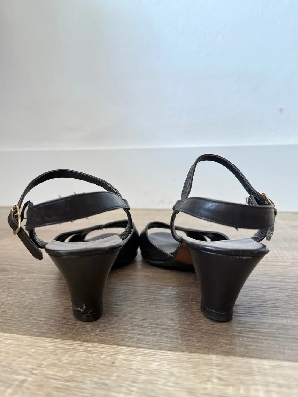 Amalfi by Rangoni Delia Black Leather Low Heel Slingback Sandals Size 7.5